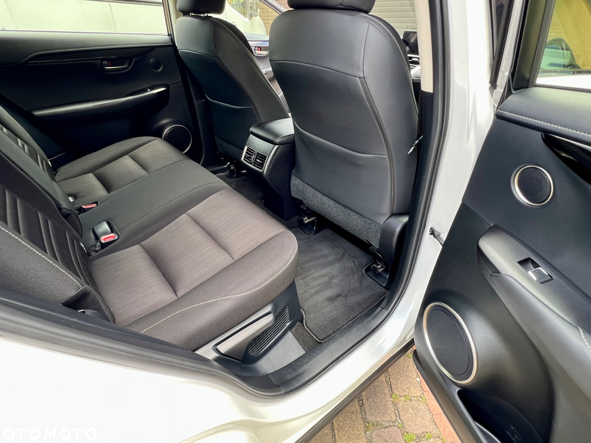 Lexus NX 300h Elegance + Business AWD - 16