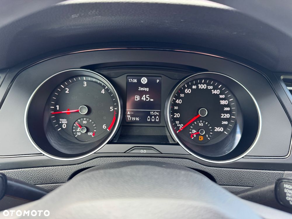 Volkswagen Passat 1.6 TDI SCR DSG Conceptline - 28