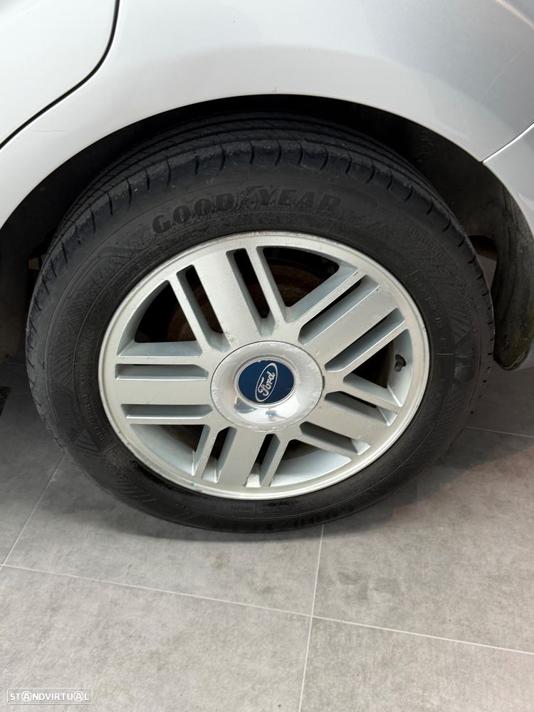 Ford Focus 1.6 TDCi Ghia CVT - 15