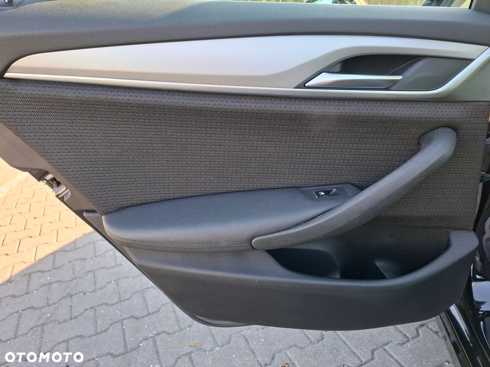 BMW Seria 5 518d - 14