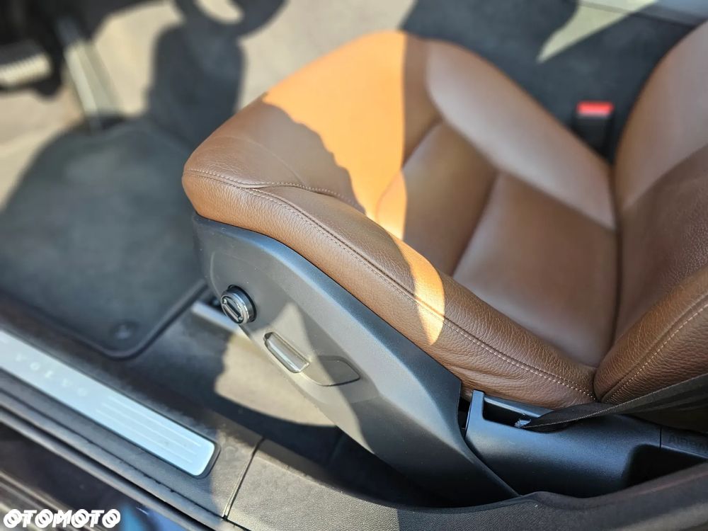 Volvo XC 60 D5 AWD Inscription - 22