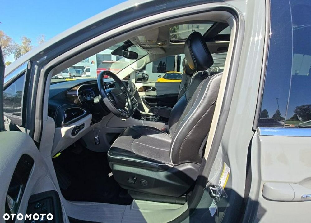 Chrysler Pacifica - 7