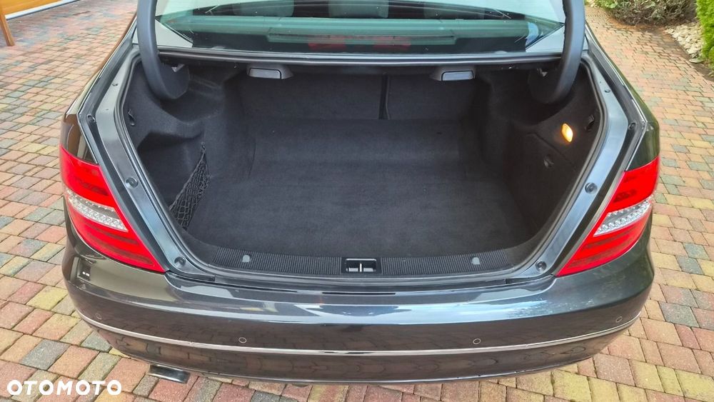 Mercedes-Benz Klasa C 220 CDI DPF (BlueEFFICIENCY) 7G-TRONIC Elegance - 25