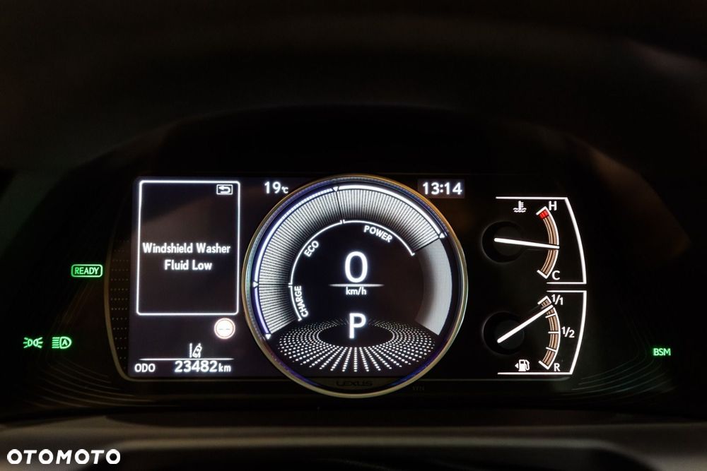 Lexus ES 300h F Sport Design - 8