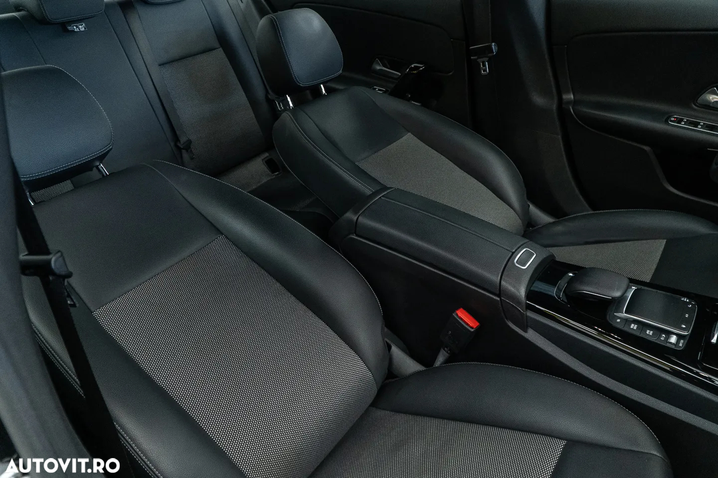 Mercedes-Benz CLA 180 7G-DCT Progressive Line Advanced - 34