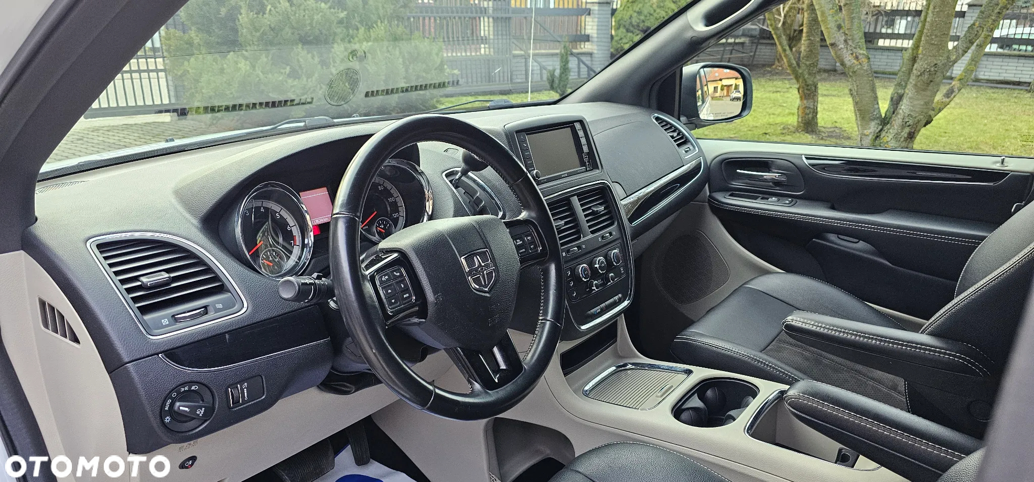 Dodge Grand Caravan - 10