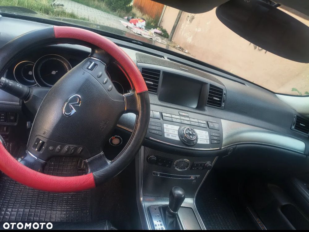 Infiniti M - 6