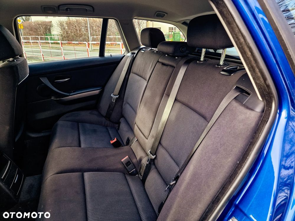 BMW Seria 3 318i - 15