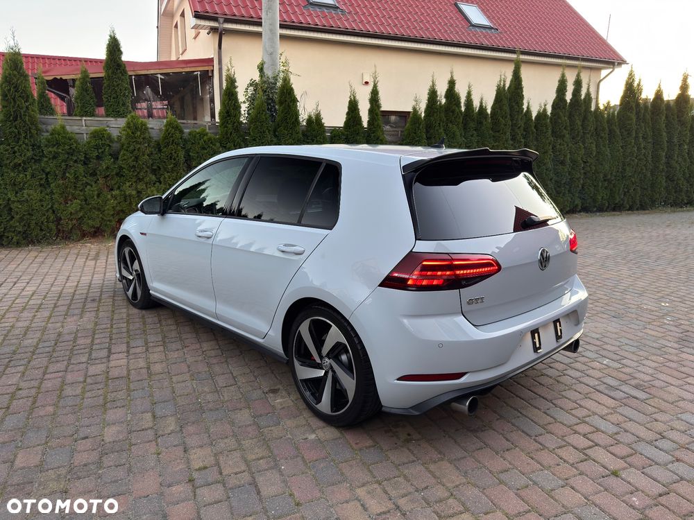 Volkswagen Golf GTI (BlueMotion Technology) - 19