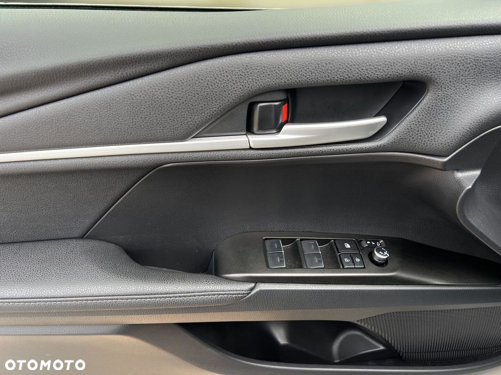 Toyota Camry - 18