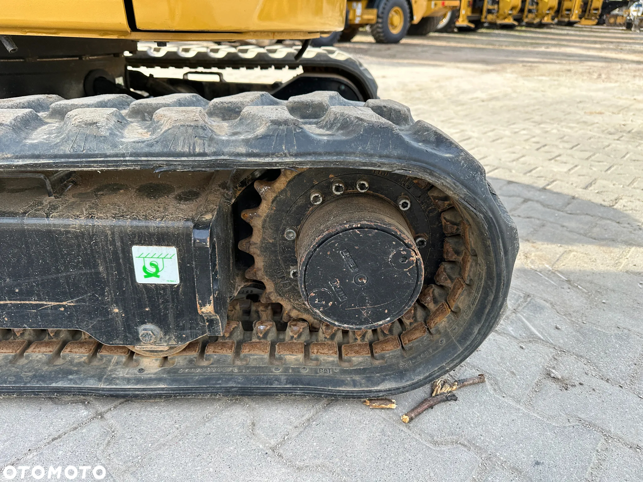 Caterpillar 302 - 32