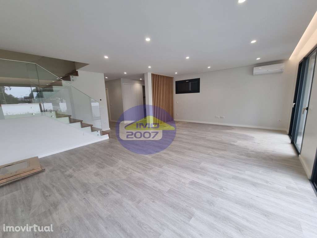 Moradia T4 em Guetim - Grande imagem: 3/34