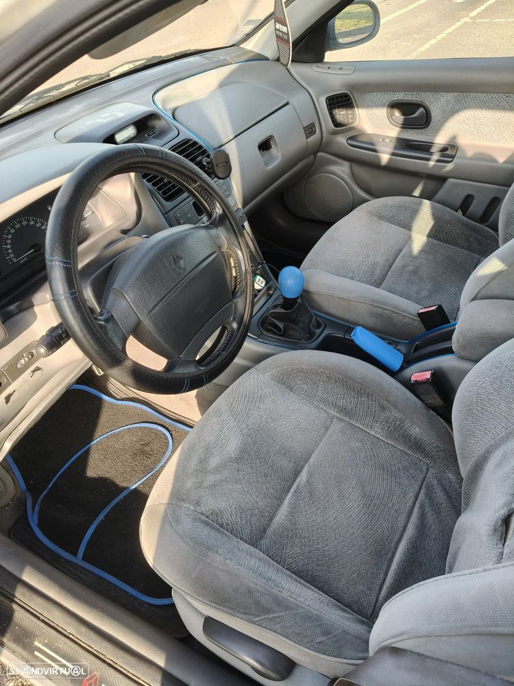 Renault Laguna - 12