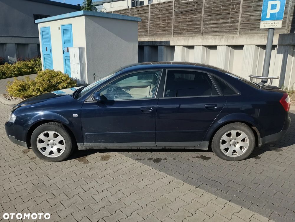 Audi A4 Limousine - 8