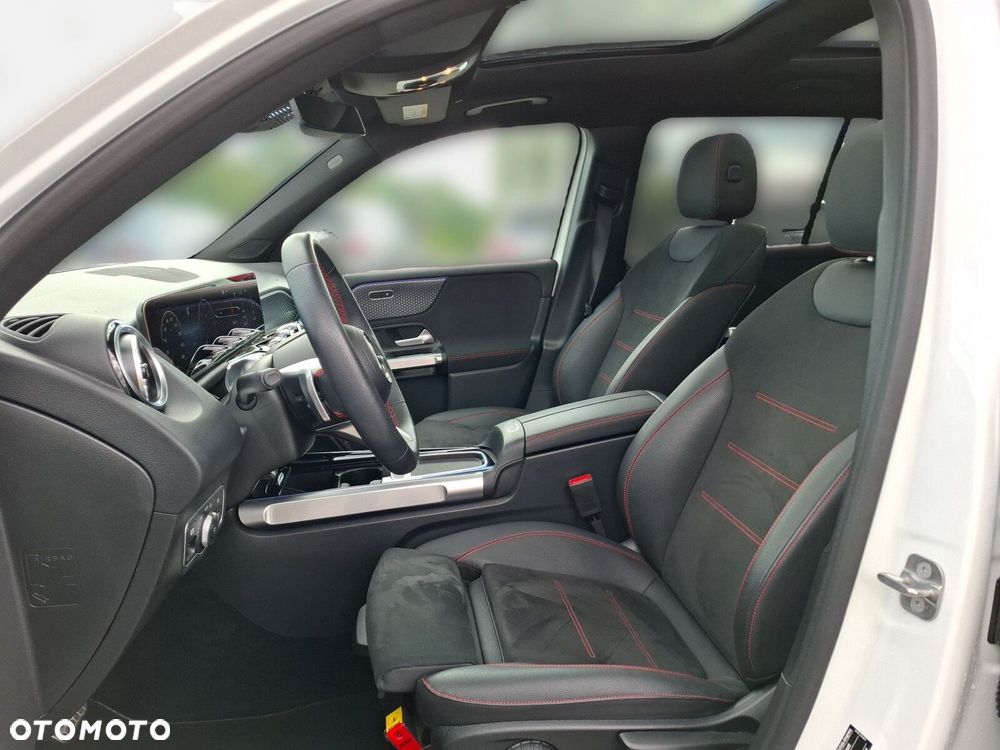 Mercedes-Benz GLB - 13
