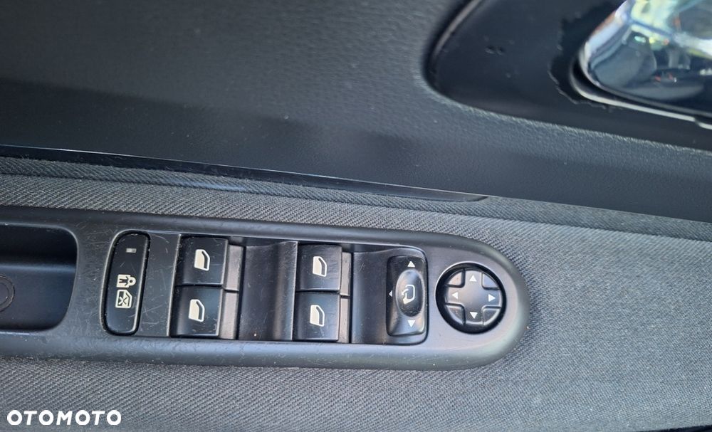 Peugeot 5008 HDI 150 Business-Line - 24