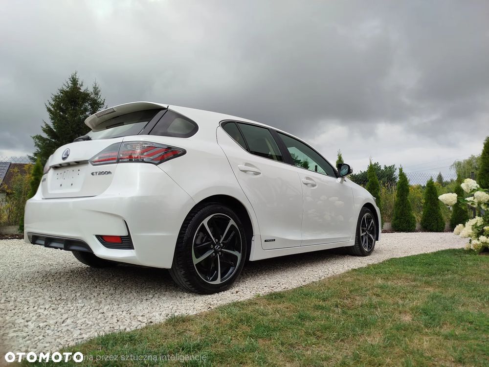 Lexus CT 200h Prestige - 11