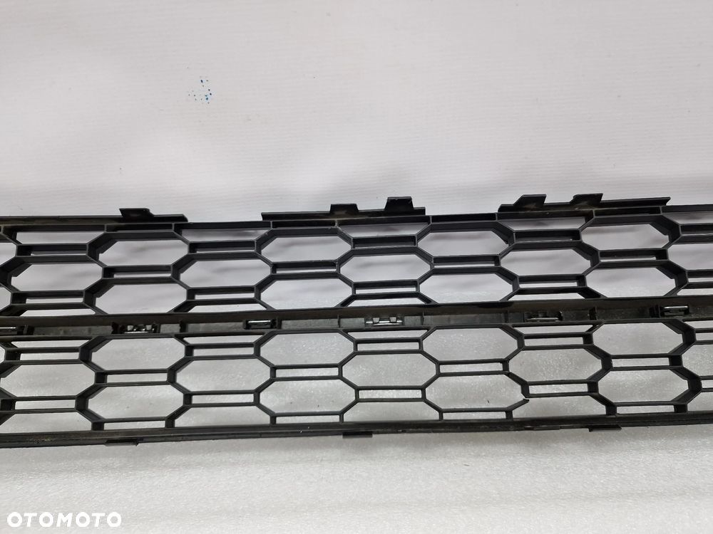 SKODA OCTAVIA III LIFT 5E0 16- KRATKA ŚRODKOWA ZDERZAKA PRZEDNIEGO PRZÓD Z CHROMEM , NR 5E0853677K , NR AUKCJI KR211 - 10