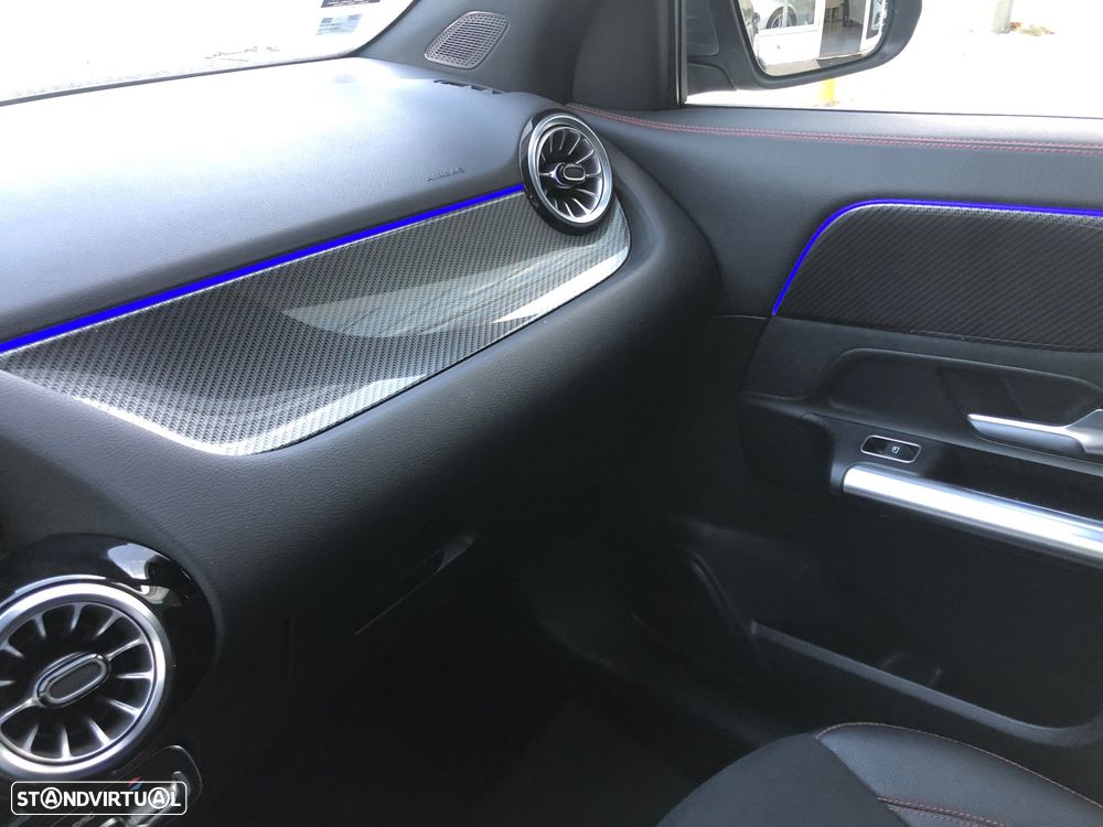 Mercedes-Benz GLA 180 d AMG Line - 35