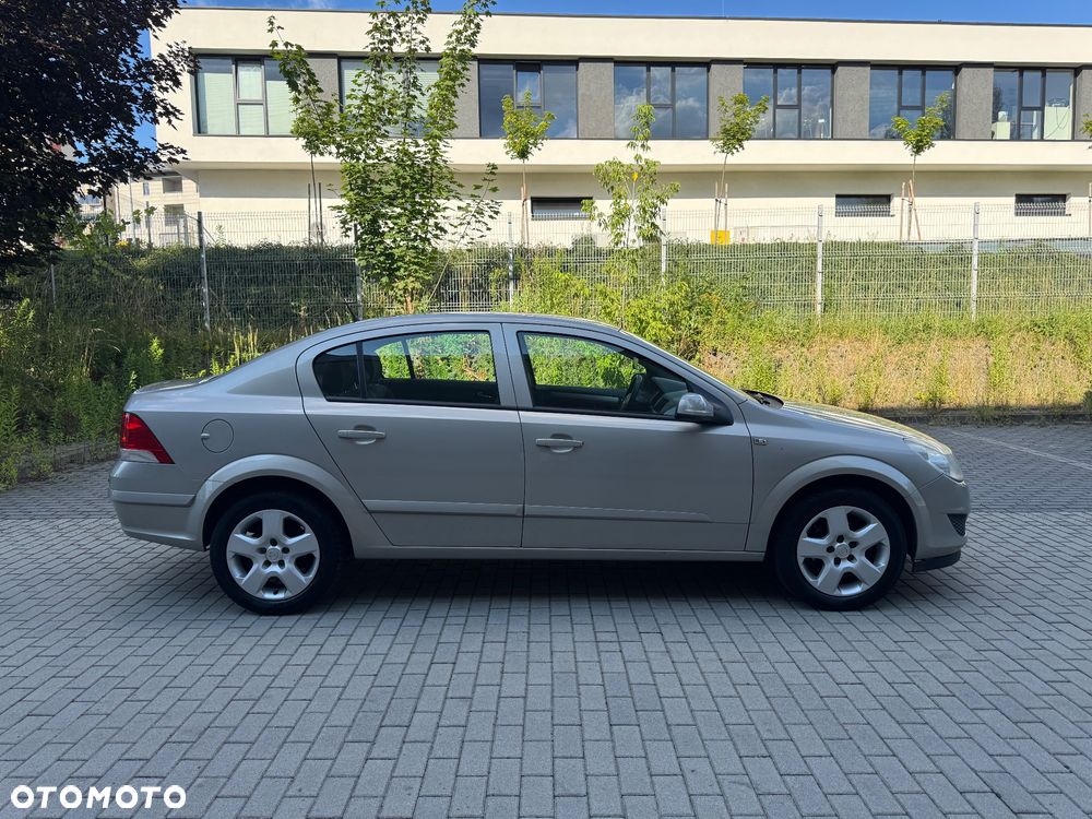 Opel Astra 1.6 Enjoy - 17