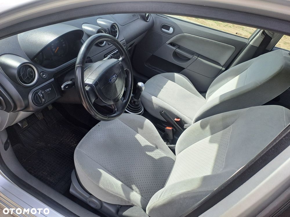 Ford Fiesta - 7