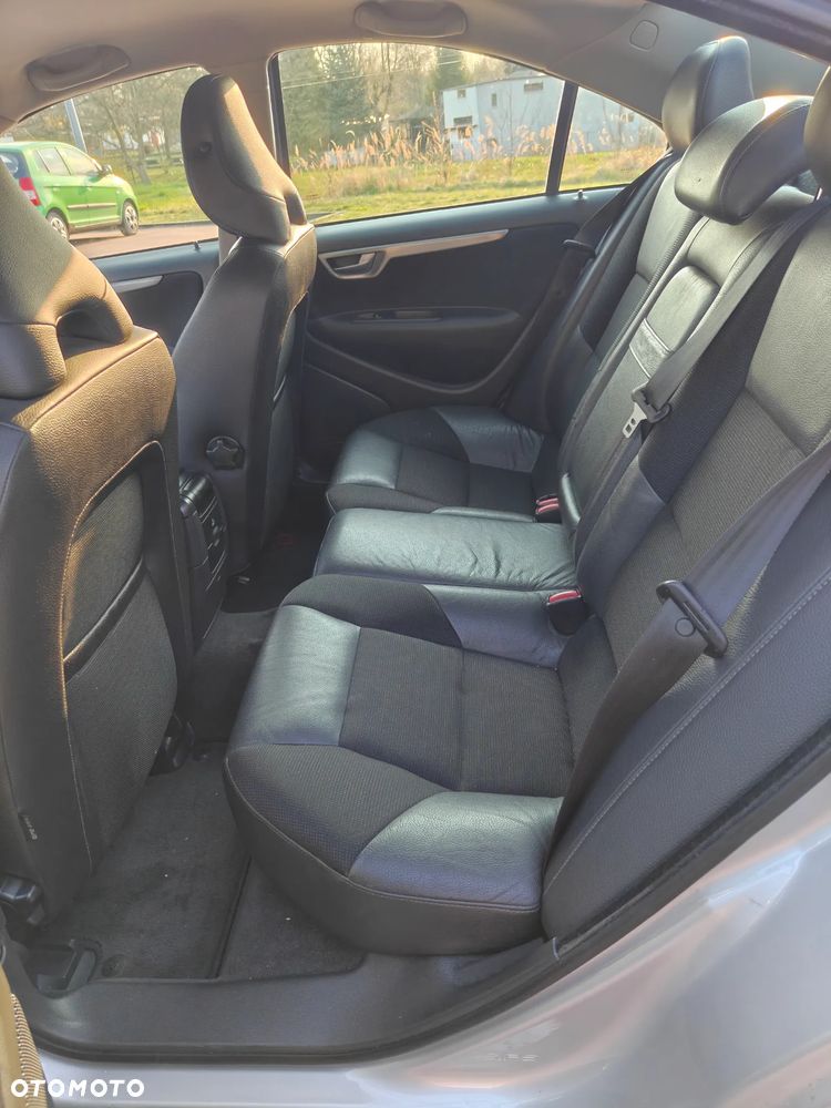 Volvo S60 2.4 - 7