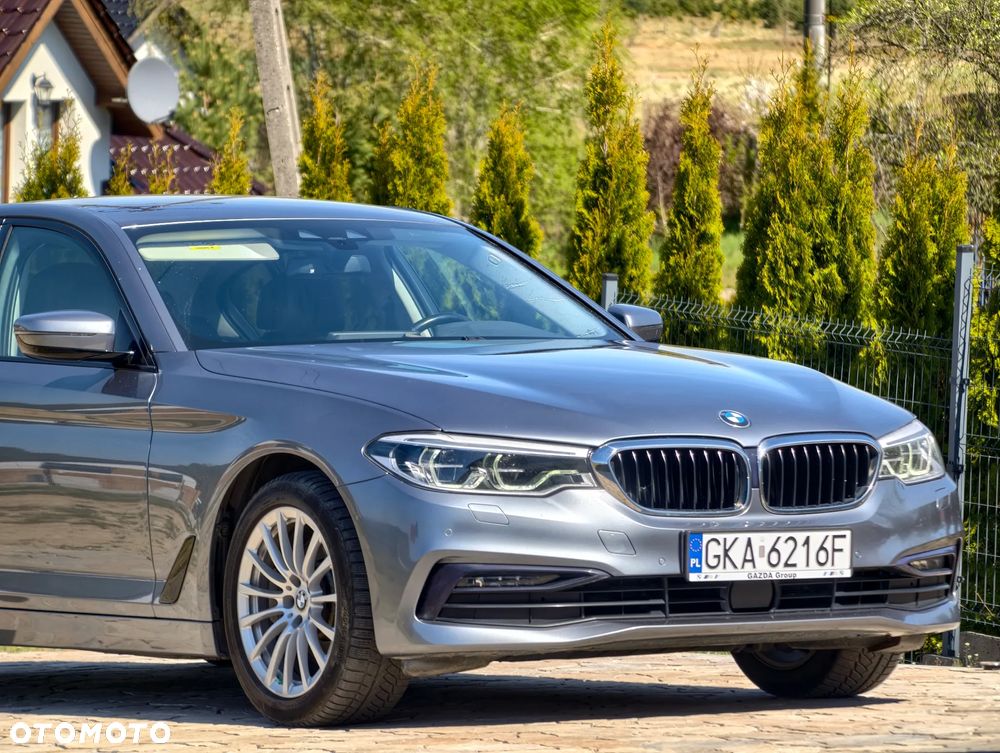 BMW Seria 5 530i GPF xDrive Sport Line sport - 11
