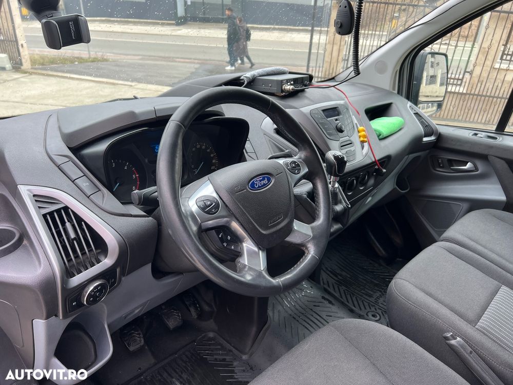 Ford TRANSIT CUSTOM - 12