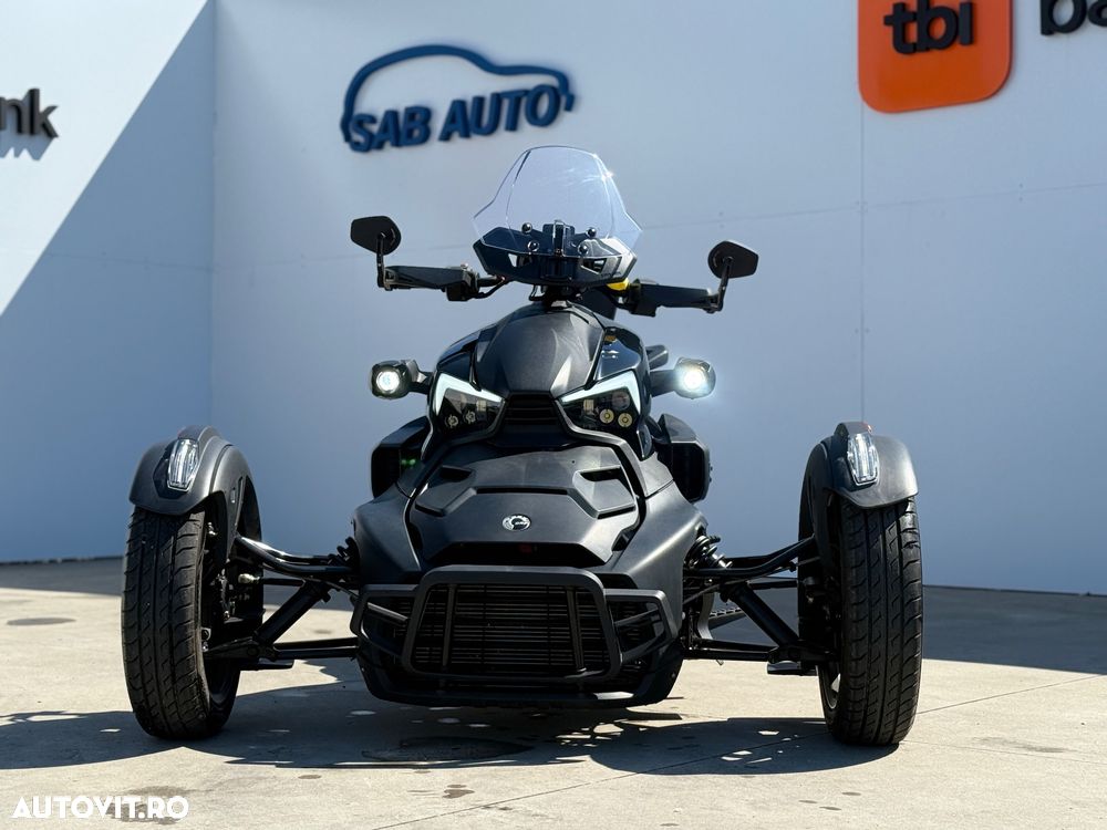 Can-Am Ryker 900 - 2