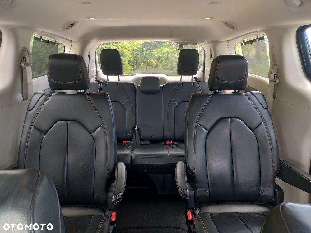 Chrysler Pacifica - 20