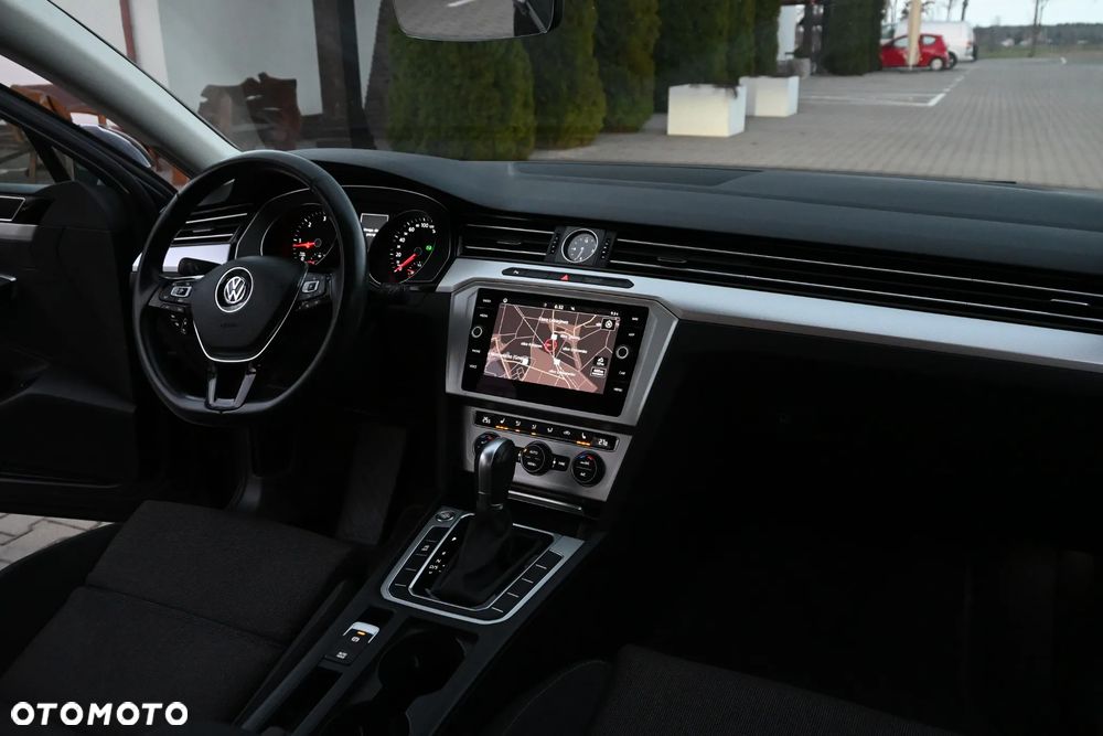 Volkswagen Passat 2.0 TDI SCR DSG Elegance - 24