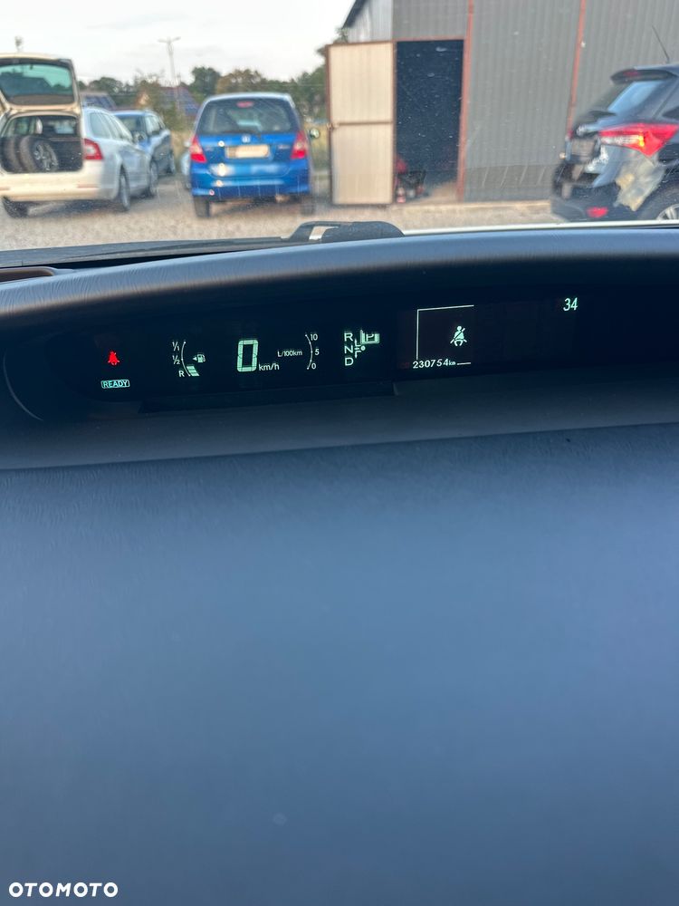 Toyota Prius (Hybrid) - 13