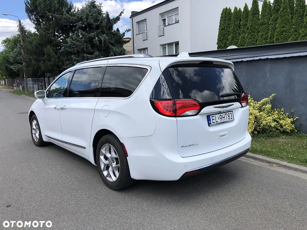 Chrysler Pacifica - 5
