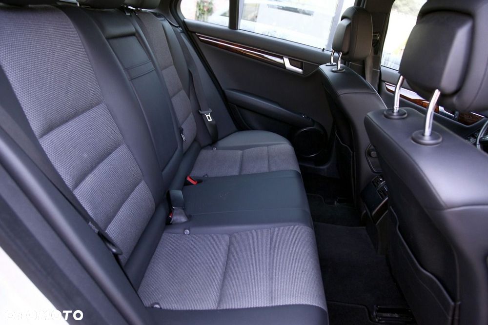 Mercedes-Benz Klasa C 180 BlueEFFICIENCY 7G-TRONIC Elegance - 14