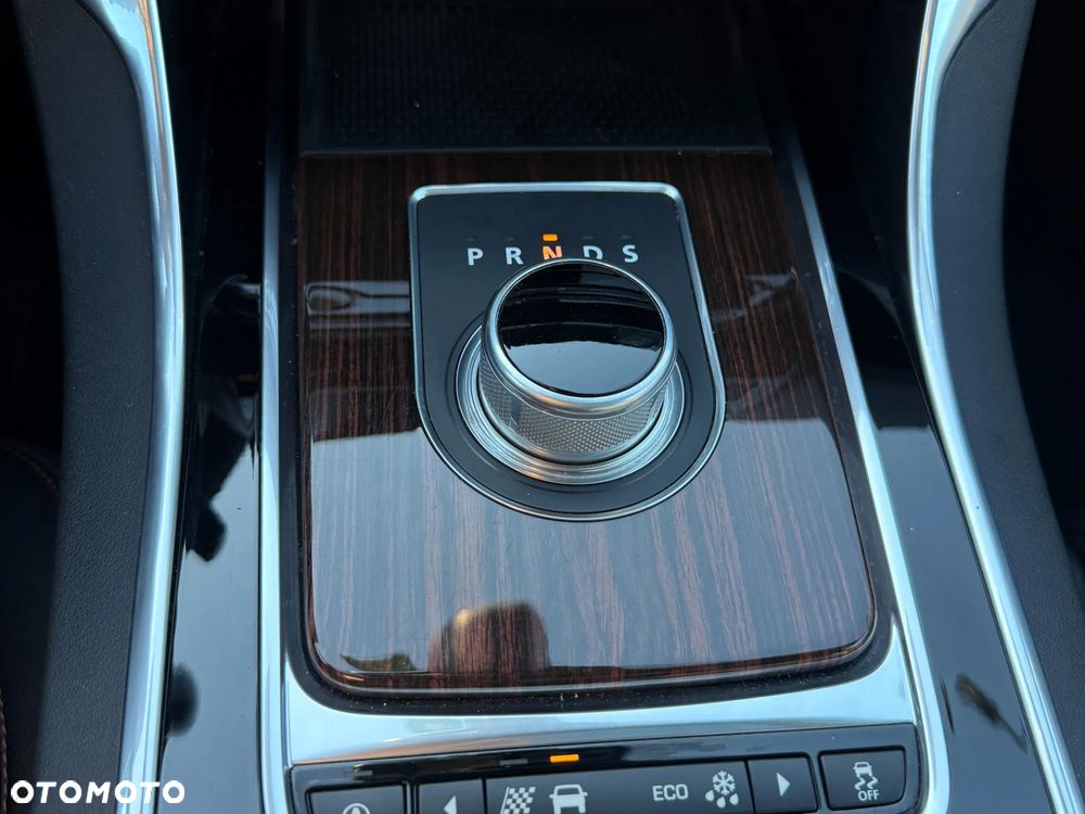 Jaguar XE 2.0 T Portfolio - 21