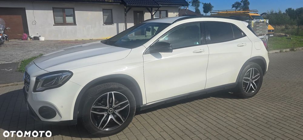 Mercedes-Benz GLA 180 d 7G-DCT - 5