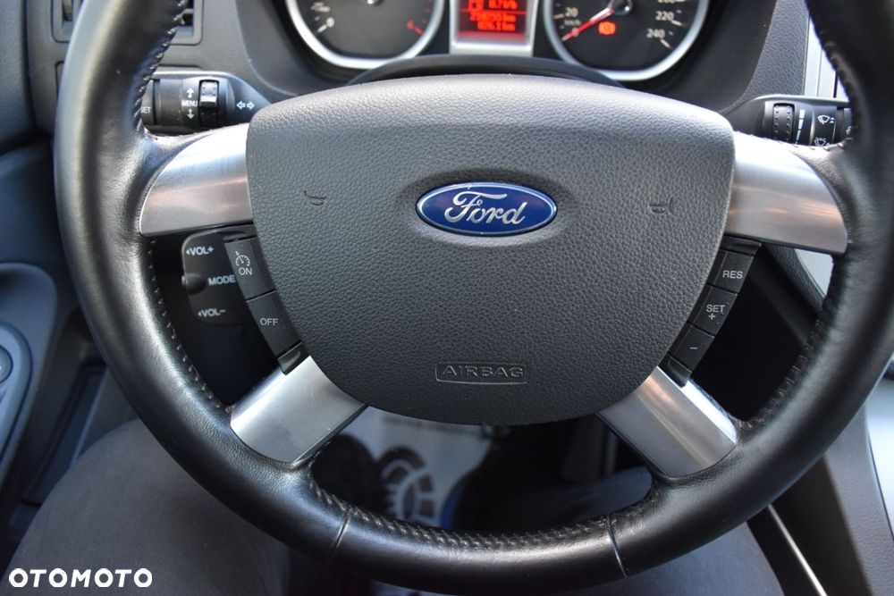 Ford Kuga 2.0 TDCi 2x4 Titanium - 21