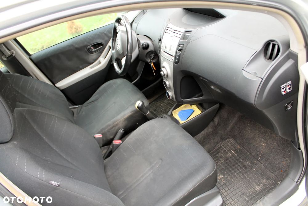 Toyota Yaris 1.0 Luna A/C - 11