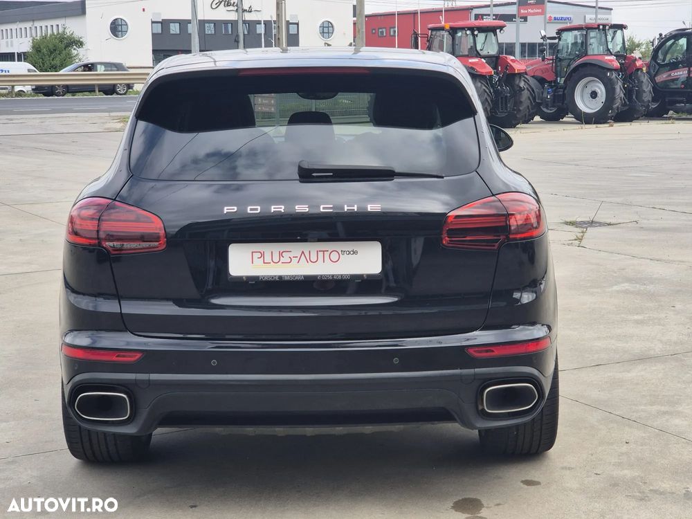 Porsche Cayenne 3.0 L - 8