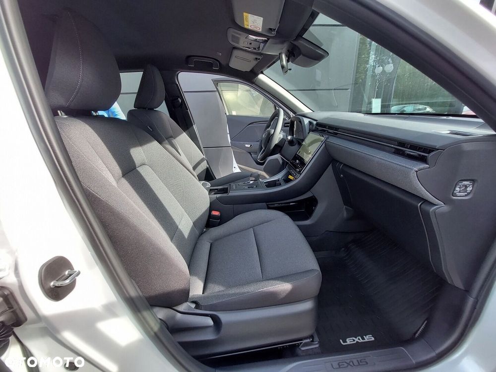 Lexus LBX - 10