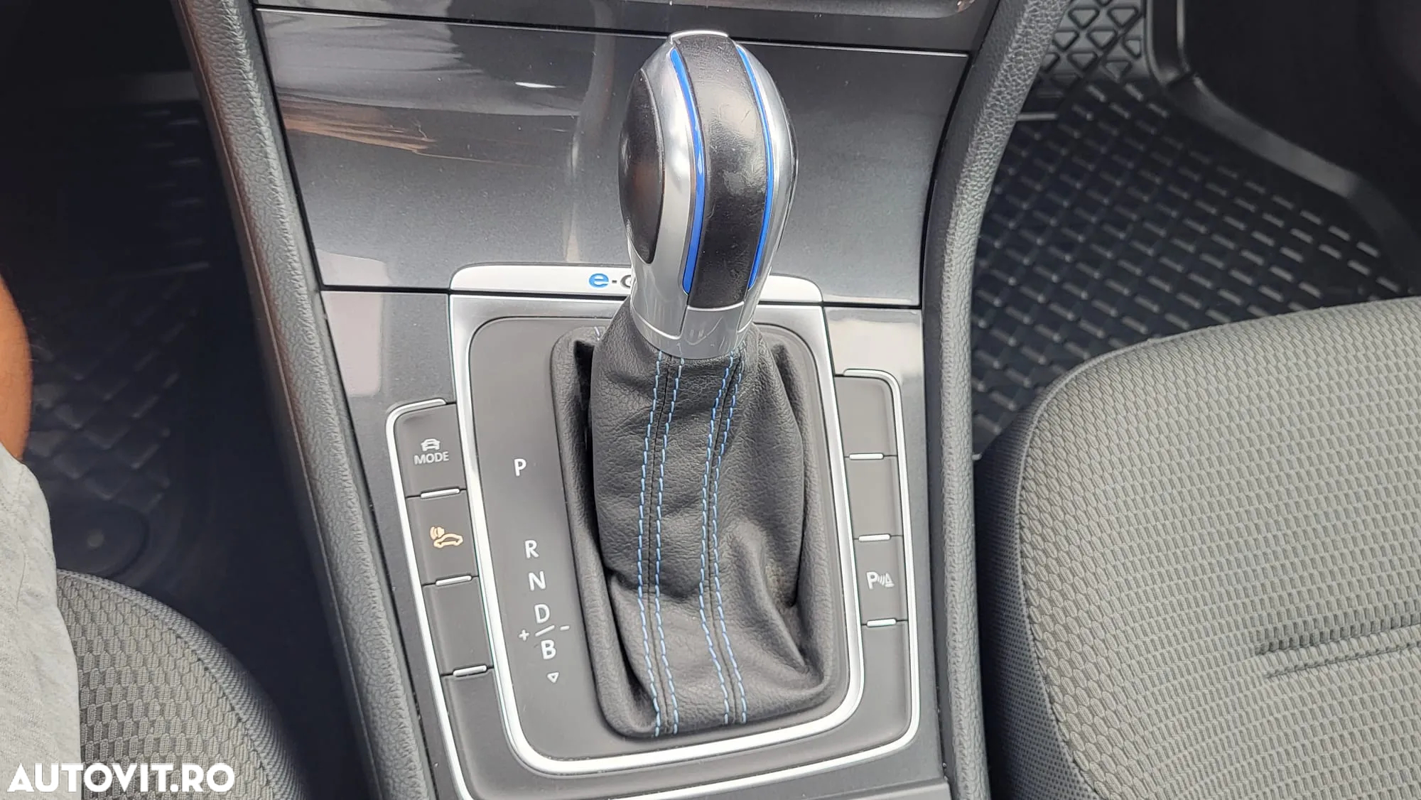 Volkswagen e-Golf - 10
