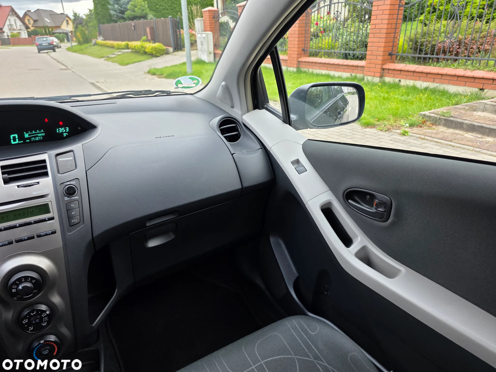 Toyota Yaris 1.33 VVT-i Life - 23
