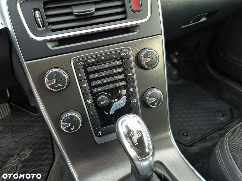 Volvo V60 D3 Geartronic Momentum - 17