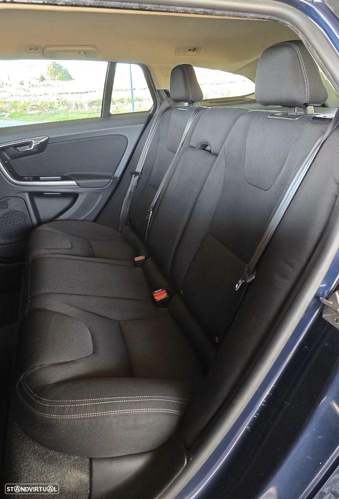 Volvo V60 2.0 D4 Kinetic - 14