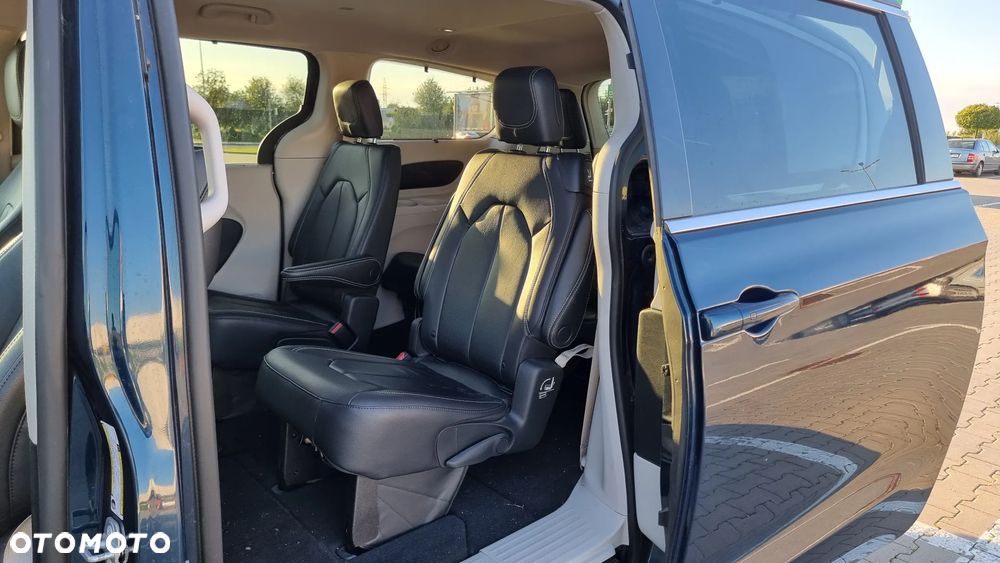 Chrysler Pacifica - 12