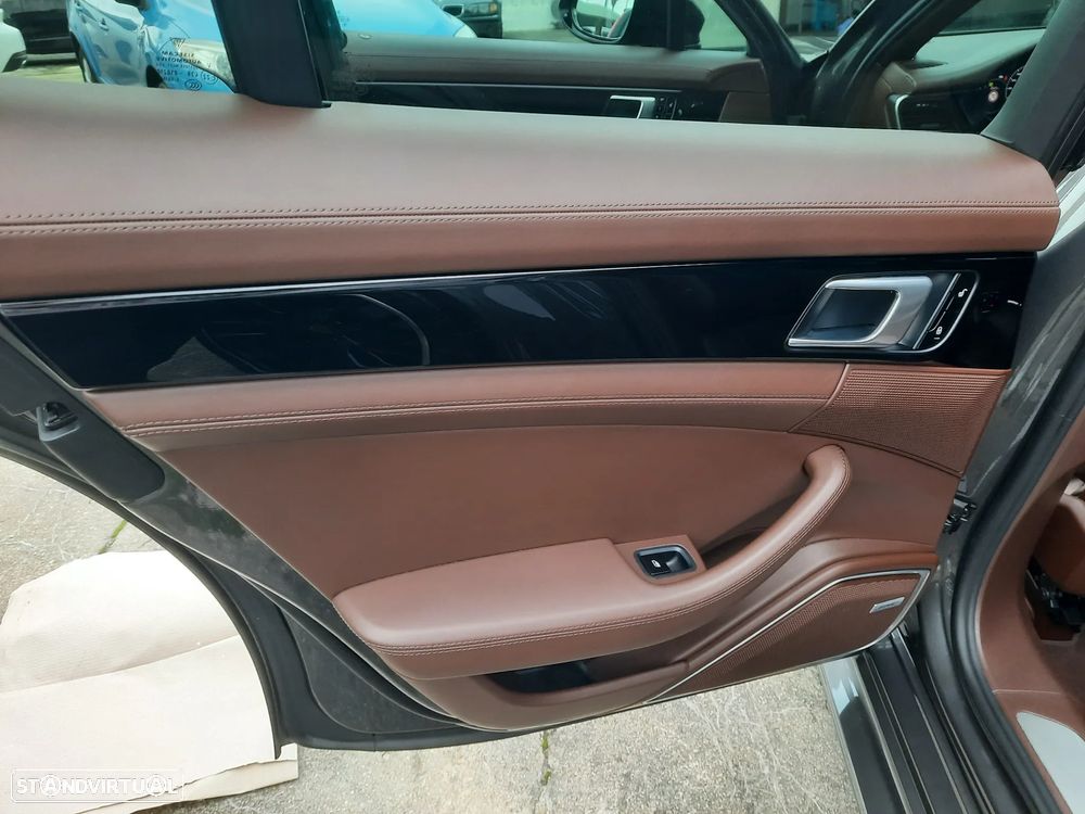 Porsche Panamera 4 E-Hybrid - 34