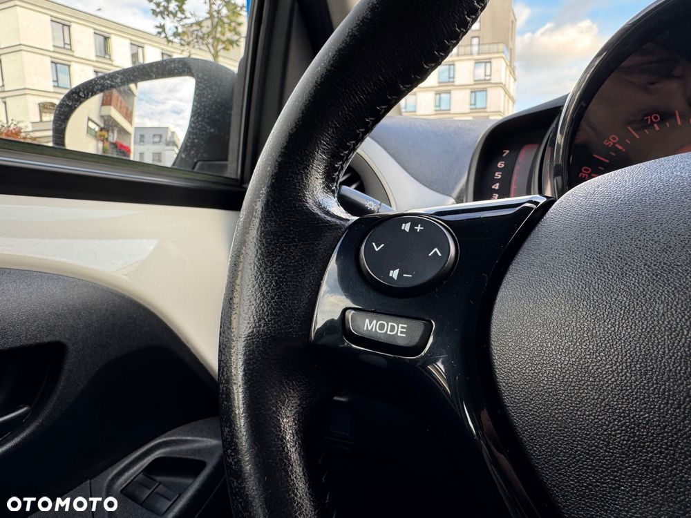 Toyota Aygo x-play touch - 18