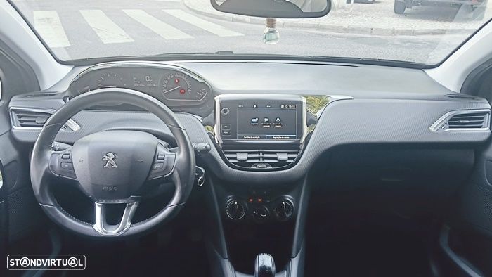 Peugeot 208 1.2 PureTech Signature - 19
