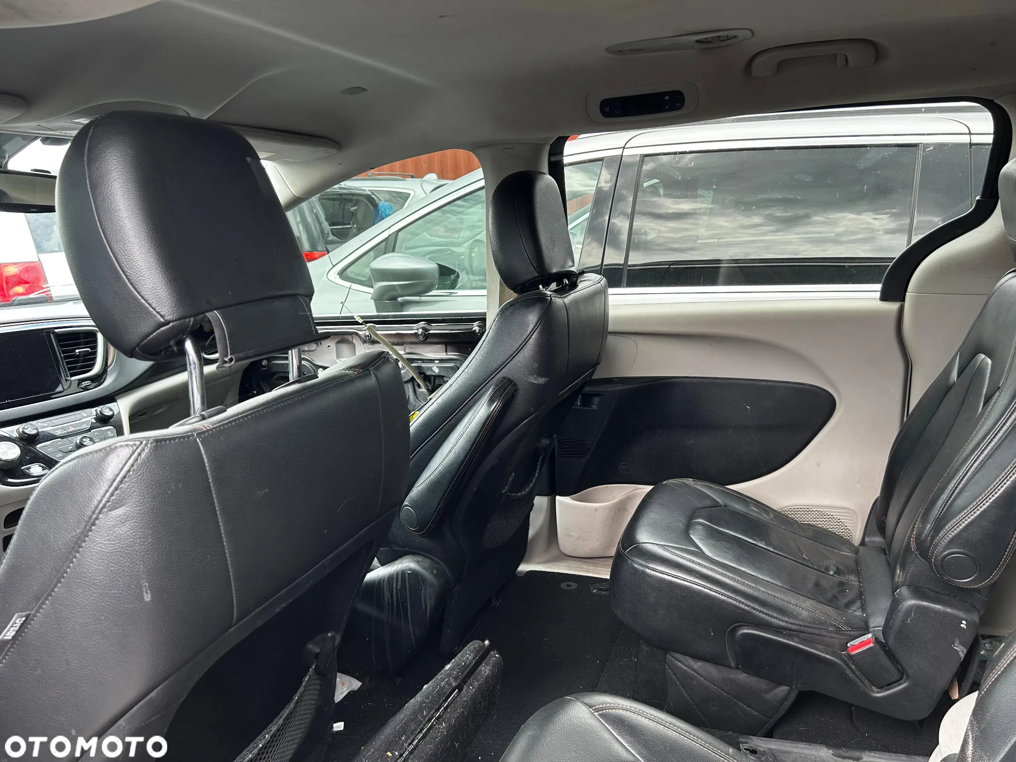 Chrysler Pacifica - 8