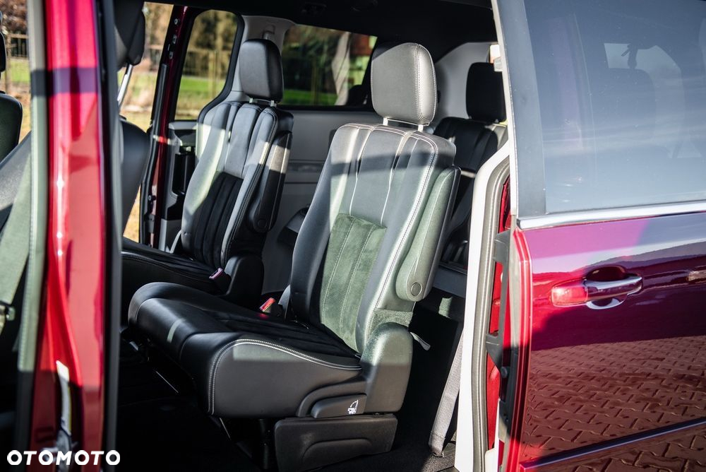 Dodge Caravan - 12